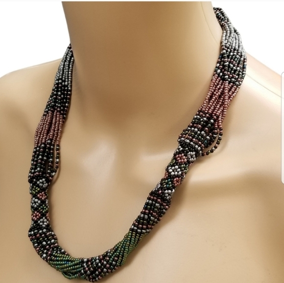 VINTAGE CZECH GLASS SEED BEAD ORNATE FLORAL PATTERN NECKLACE - Picture 2 of 7